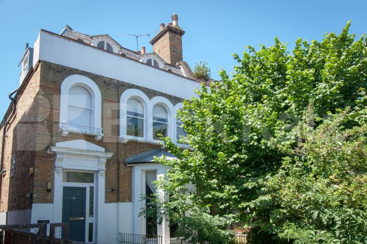1 bedroom set on the 1st floor of a period building with a modern finish Clissold Crescent , Clissold